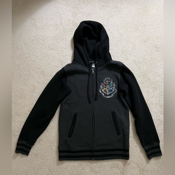 Universal Studio Harry Porter Hogwarts Crest Zip Up Hoodie - Picture 5 of 7